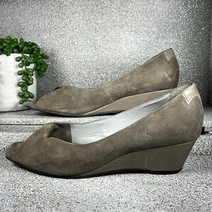 J. Jill Bailey Ultra Soft Suede Leather Peep Toe Wedges Sandals Shoes Size 7